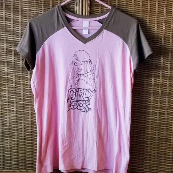 So Cute! Pink & Brown GirlyLock Female Carpenter Graphic Short Sleeve Tee NWOT - Picture 2 of 14